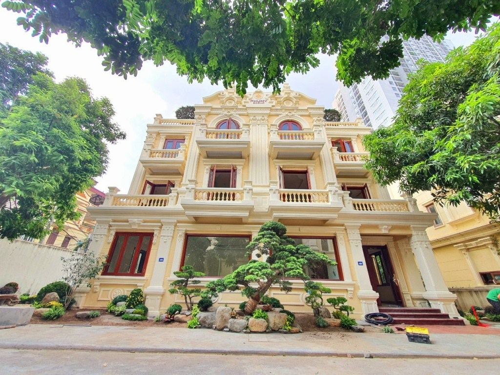 Sân vườn biệt thự Vinhome Long Biên