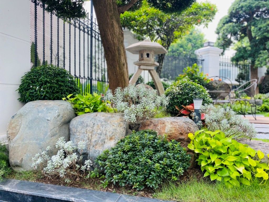 Sân vườn biệt thự Vinhome Long Biên